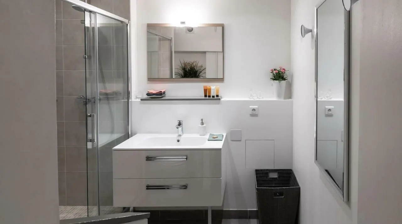 3-Bedroom Apartment Quai Des Grands Augustins Paris