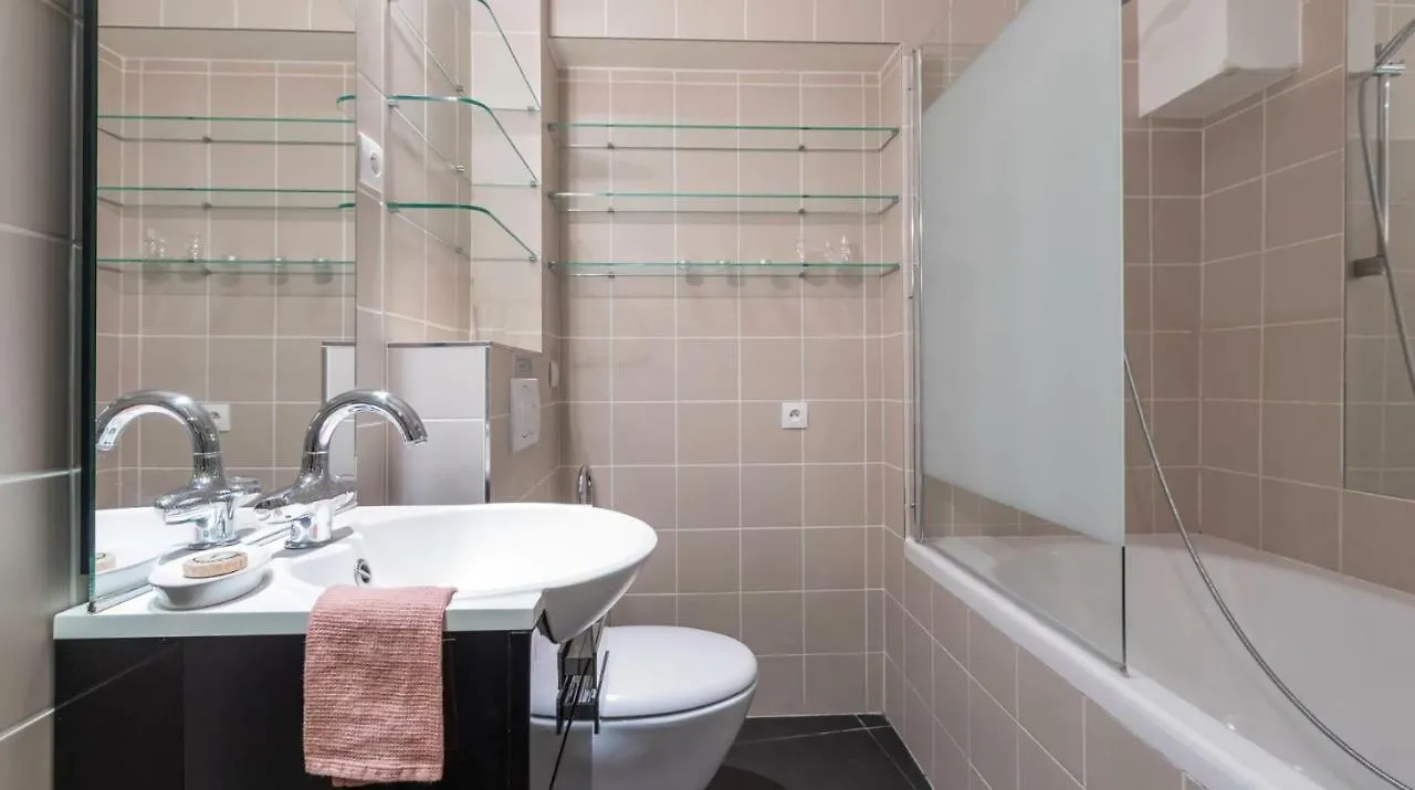 3-Bedroom Apartment Quai Des Grands Augustins Paris France