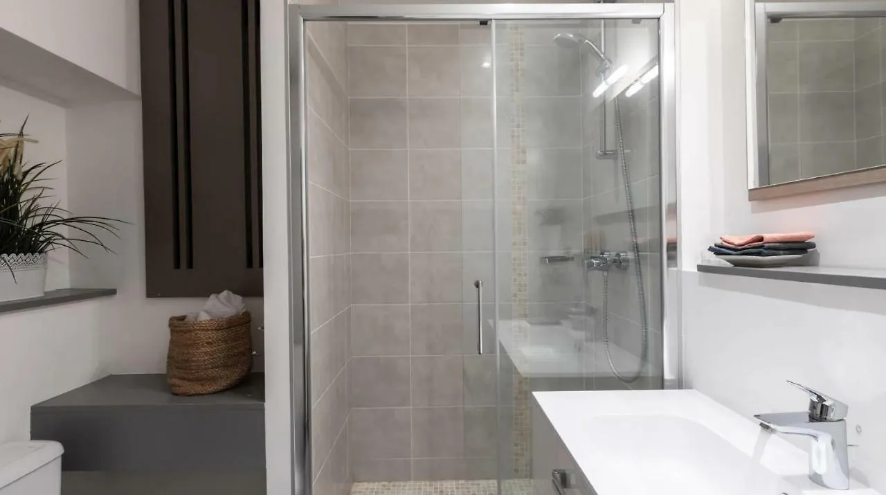 3-Bedroom Apartment Quai Des Grands Augustins Paris