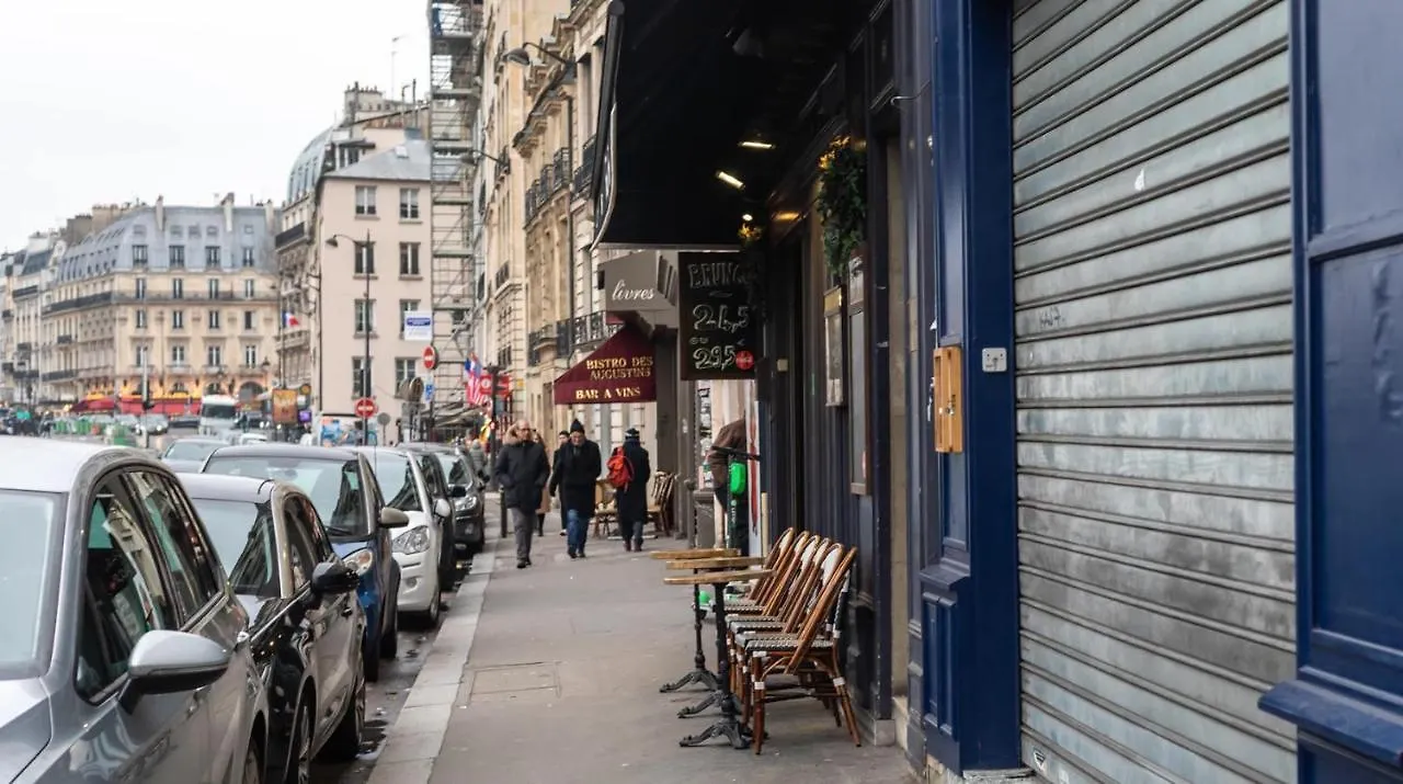 3-Bedroom Apartment Quai Des Grands Augustins Paris