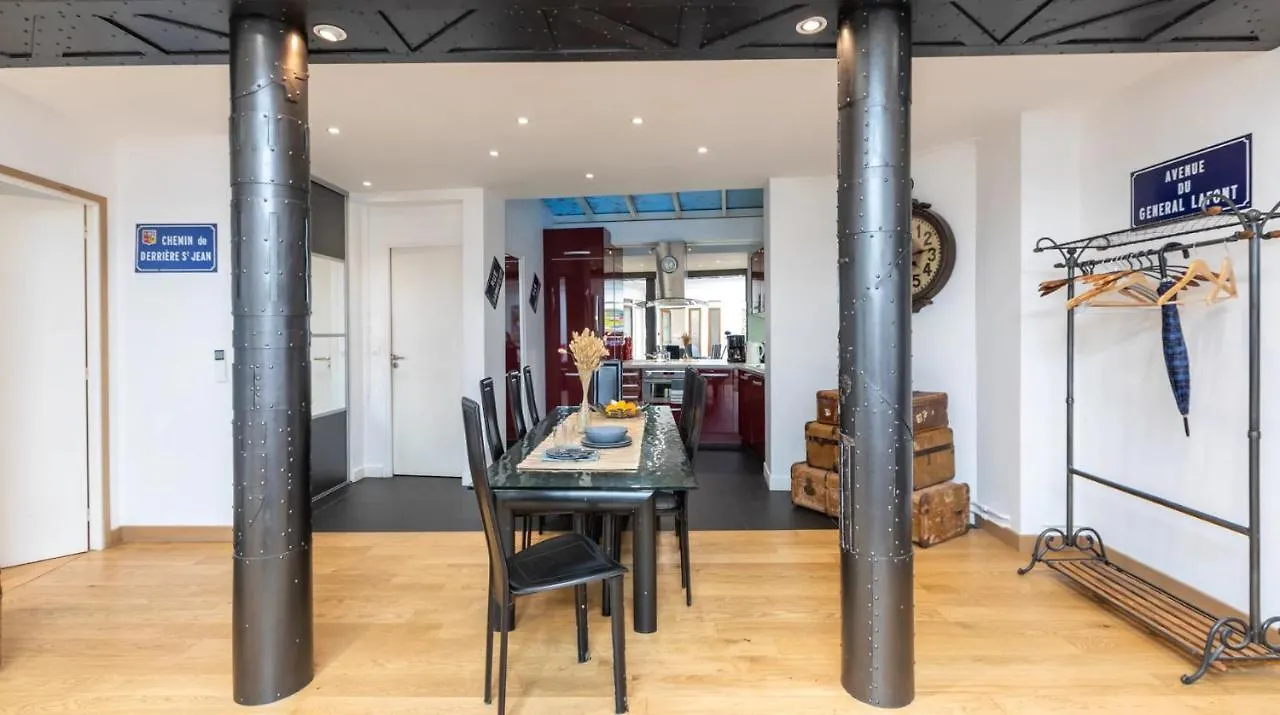 3-Bedroom Apartment Quai Des Grands Augustins Paris France
